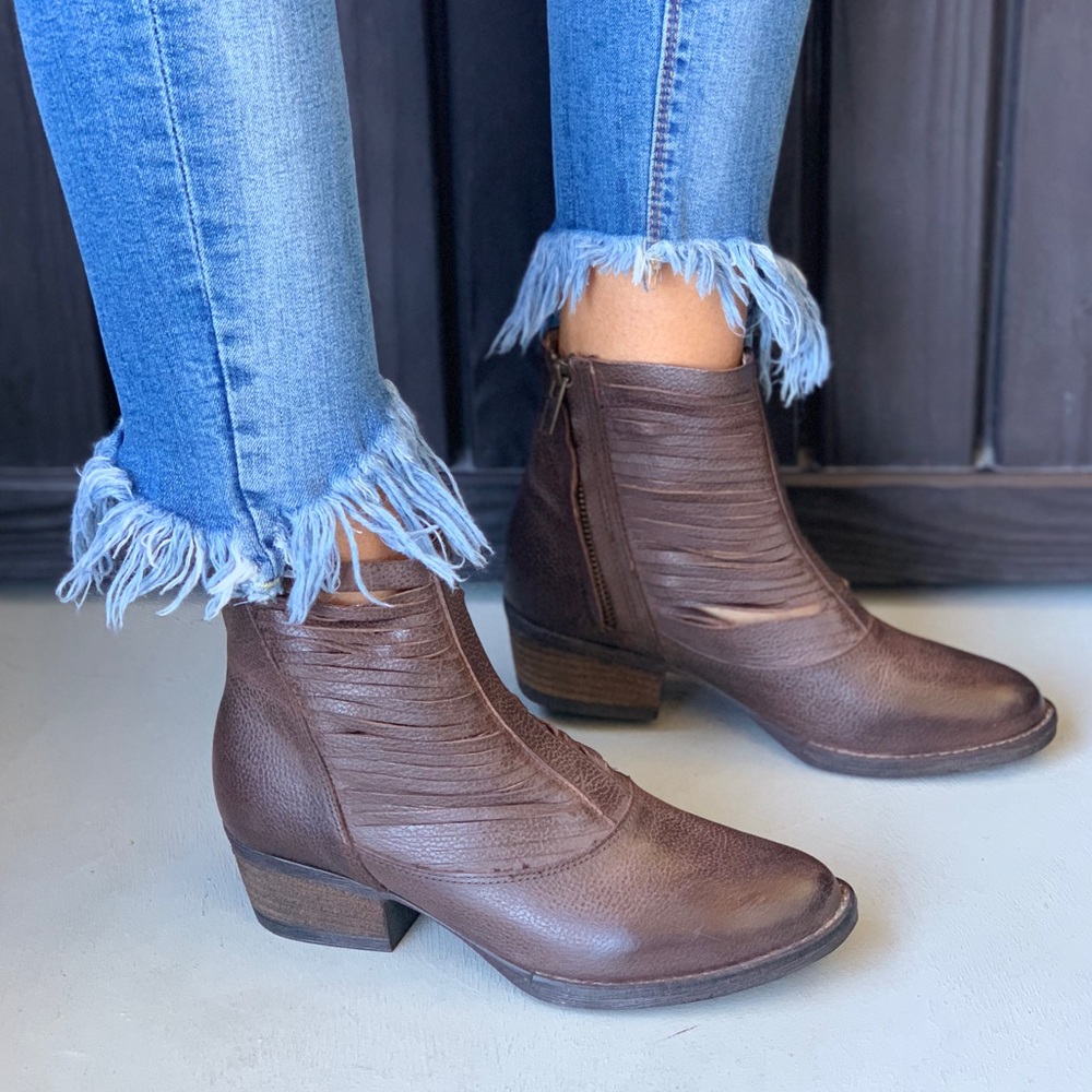 Slashed Hybrid Distressed Leather Boots - Picture 6 of 8